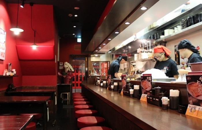 餃子スタジアム 2年連続チャンピオンの実力店 マンガで見る天神 天神サイト
