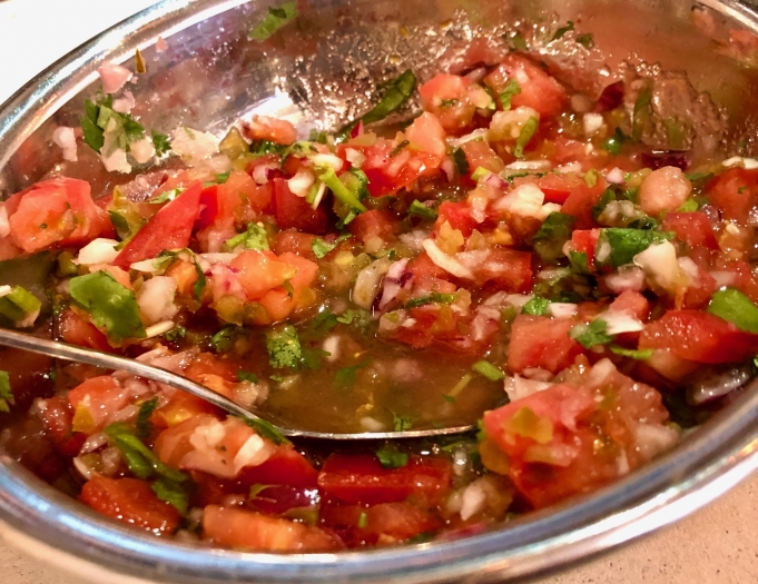 庶民的なメキシコ屋台の味を再現した タコスとメキシコ料理の店 天神サイト