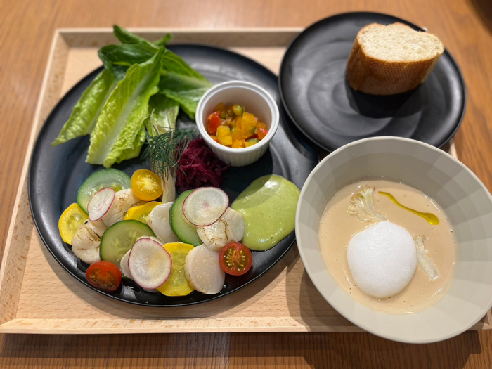 規格外の野菜でフードロスに貢献！大名の「VEGETABLE LIFE CAFE by THE