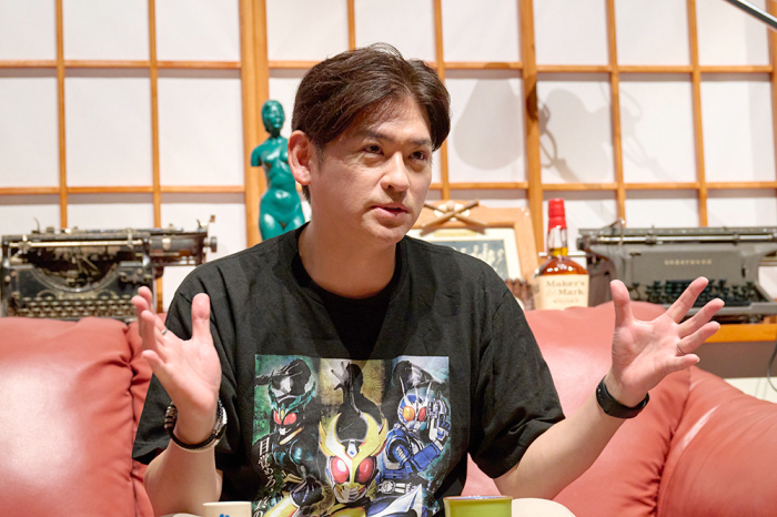 西鉄ホールではじまった「真アギト展」、賀集利樹さんにインタビュー