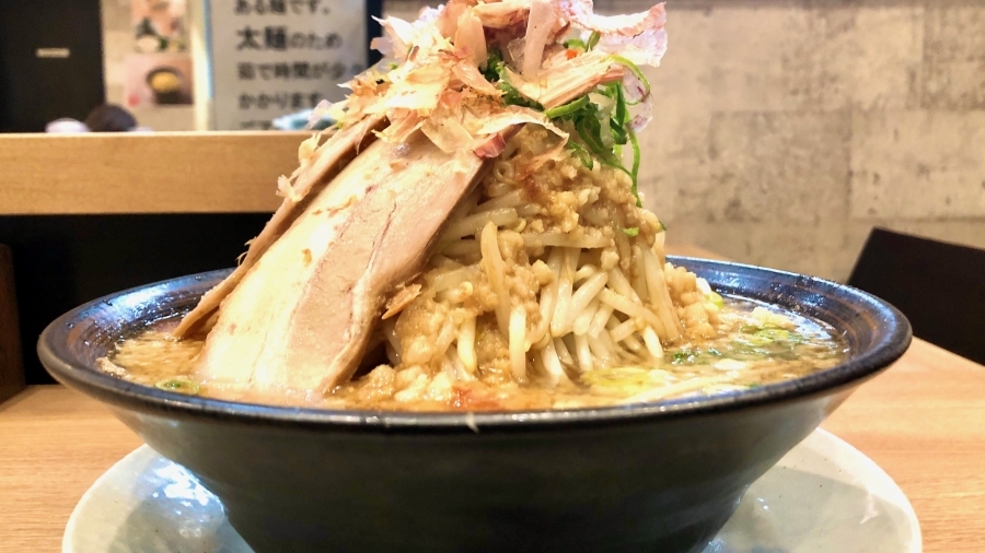 魚介の香りがたまらない 新 次朗 系ラーメン登場 天神サイト